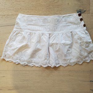 💥2/$30💥 Skirt with eyelet and scallop details